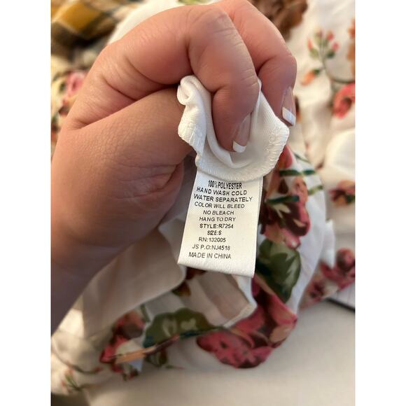 NWT Entro Surplice Flutter Sleeve Romper Size Small - Picture 8 of 10